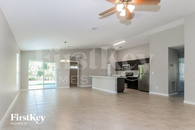 Foto del edificio - 957 SE Caravan Ave