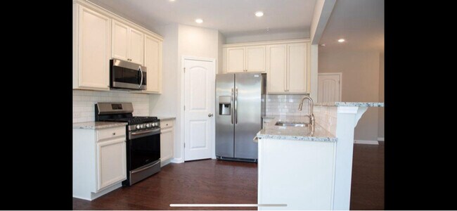Building Photo - 1210 Foxcroft Ln