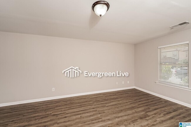 Foto del edificio - 4853 Woodford Wy