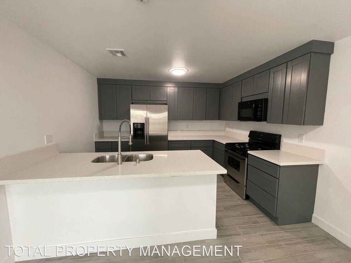 Foto principal - 2 br, 2 bath House - 5749 SEA BREEZE AVE