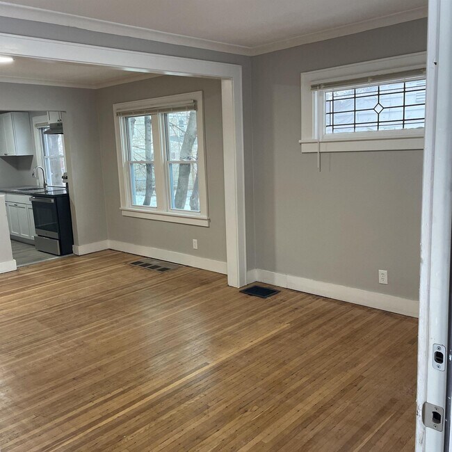 Foto del edificio - 378 Roycroft Dr