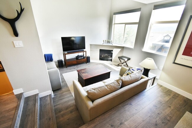 Building Photo - Long Term Rental- Forest Park 21 C