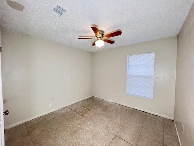 Building Photo - 1087 Old S Dr