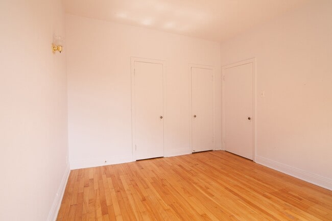 Building Photo - 6211 Av. Lennox