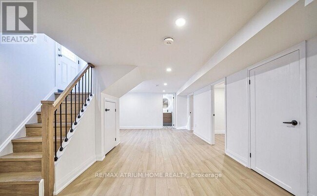 Building Photo - 567 Atwater Ave