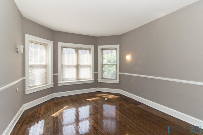 Foto del edificio - 3501 N Pine Grove Ave