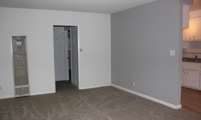 Building Photo - 343 Palos Verdes Blvd