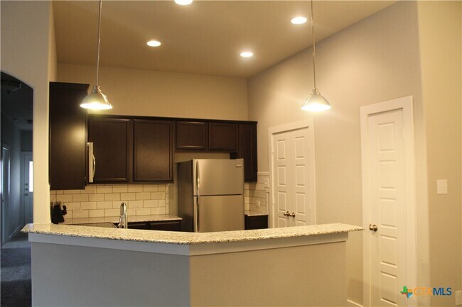 Foto del edificio - 542 Creekside Frst