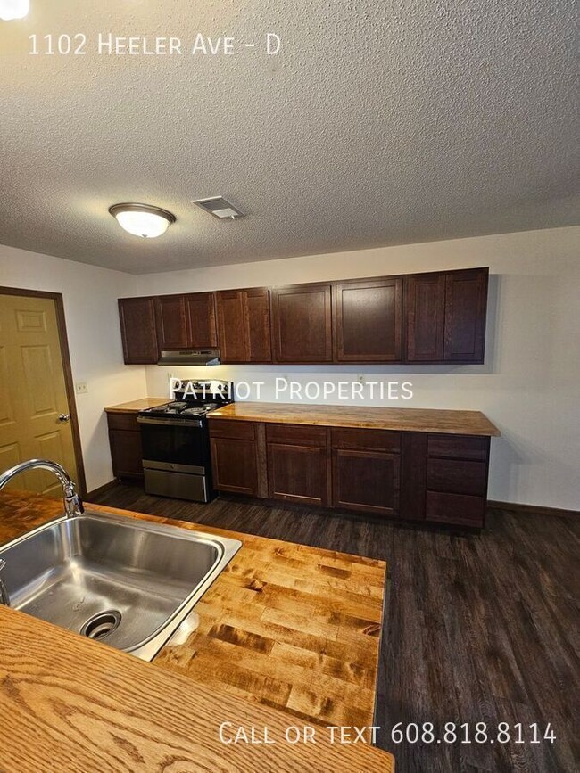 Foto del edificio - 3 bedroom/ 1.5 bath Townhome in Tomah, WI