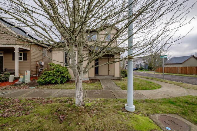 Building Photo - *Rent Special* NW Albany 4 Bed / 3 Bath in...