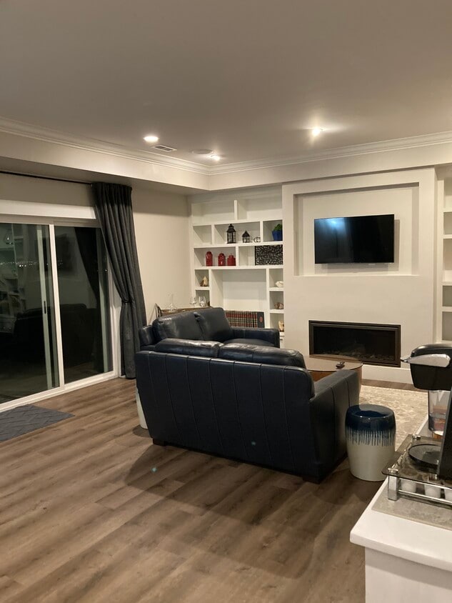 Front room - 6844 Carr St