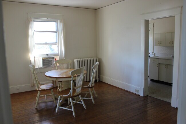 Building Photo - 306 N East St