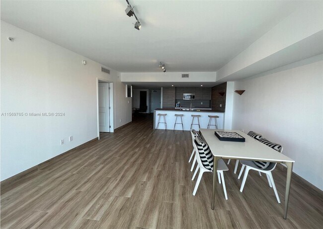 Building Photo - 400 Sunny Isles Blvd
