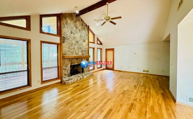 Foto del edificio - Nice spacious 4-bedroom house in Duluth