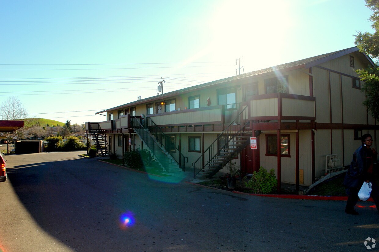 Foto principal - 591 Rocky Hill Rd