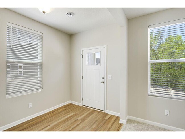 Foto del edificio - 5206 Hampton St NE