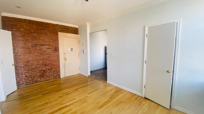 Building Photo - 40-04 36th Ave