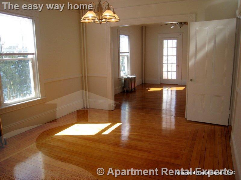 Primary Photo - 19 Henderson St
