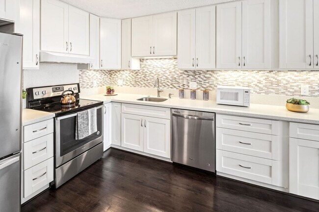 Foto del edificio - Remodeled One Bedroom One Bath at Villa on...