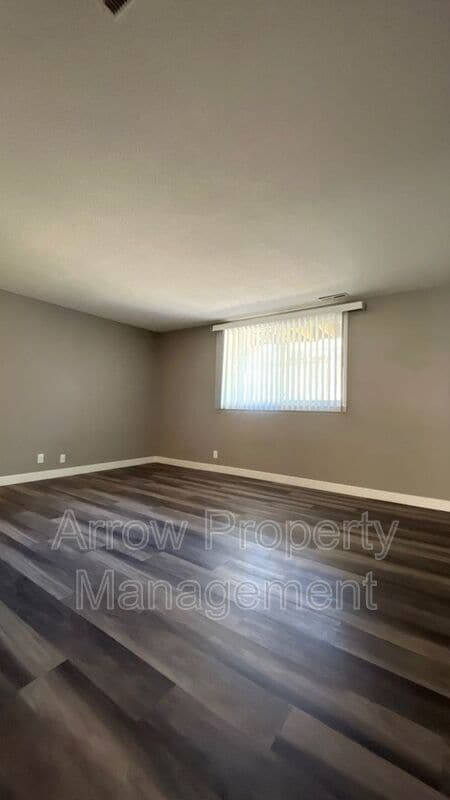 Foto del edificio - 1027 A St