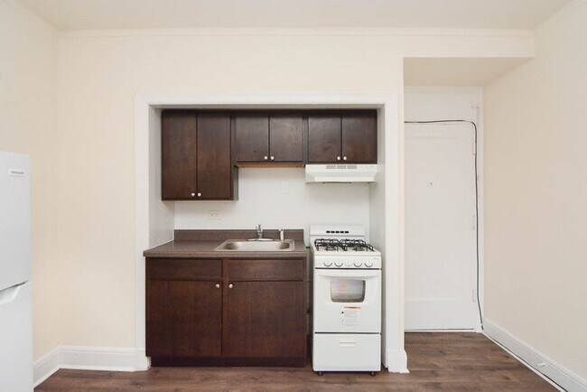 Foto del edificio - 3335 W Diversey Ave