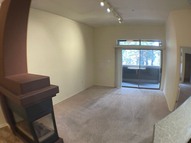 Foto del edificio - LEASE TAKEOVER_Summit park 2 bedroom condo