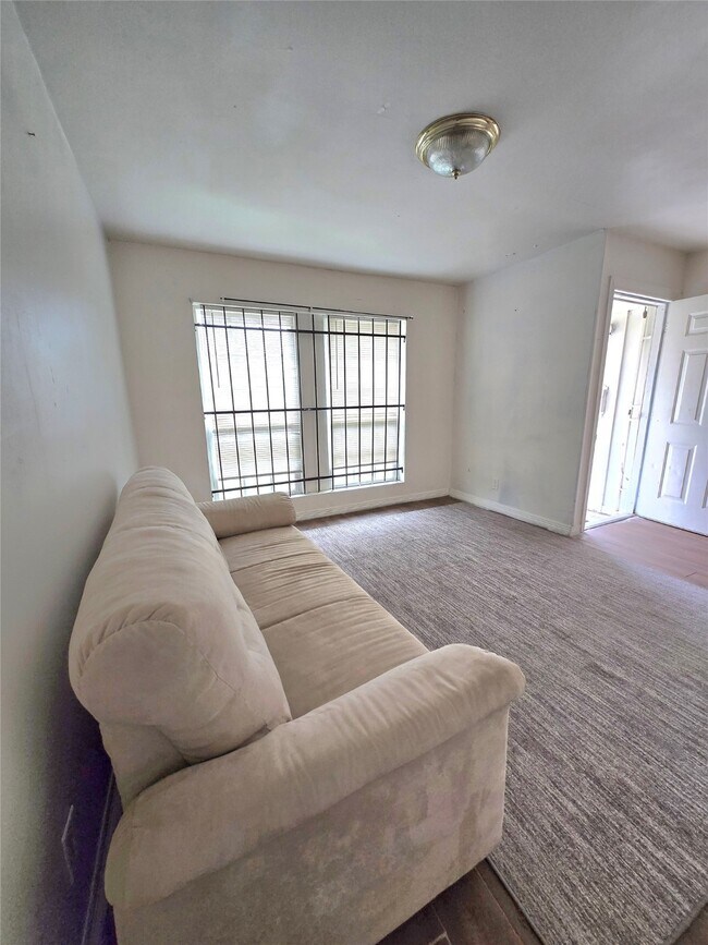 Foto del edificio - 5530 Elm Spring Dr