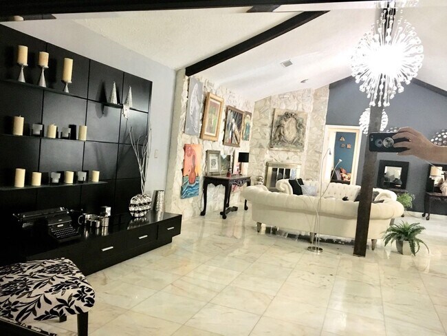 Foto del edificio - 5908 Kiam St