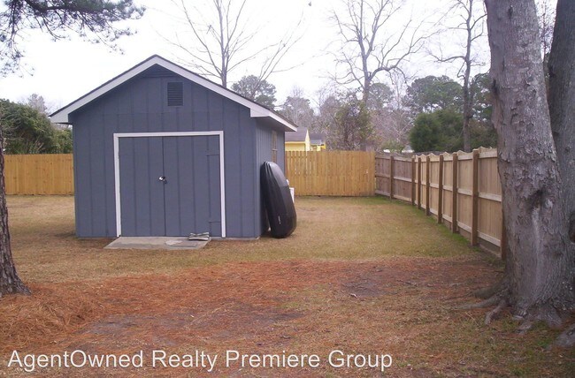 Building Photo - 108 Pine Straw Ln
