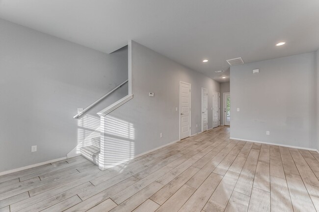 Building Photo - 1348 N Corsica Dr