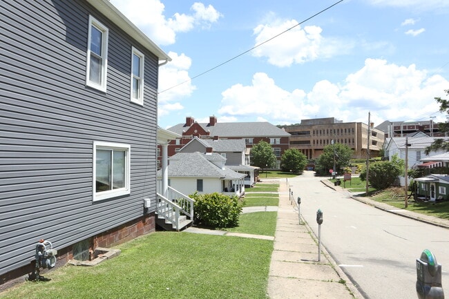 Building Photo - 502 4th St