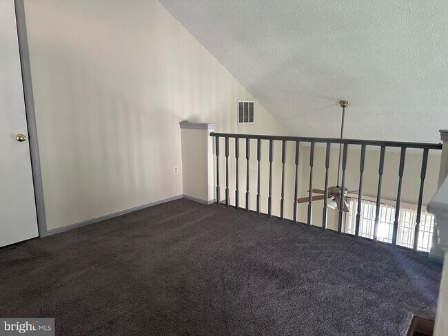 Foto del edificio - 128 Andover Pl