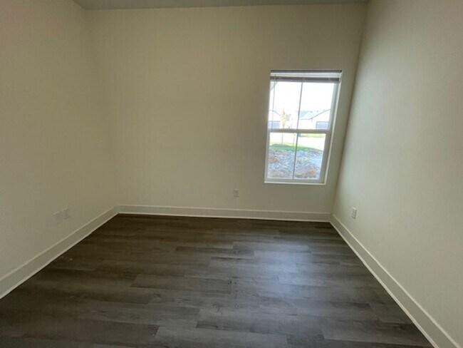 Building Photo - 5140/42 Chase Cir