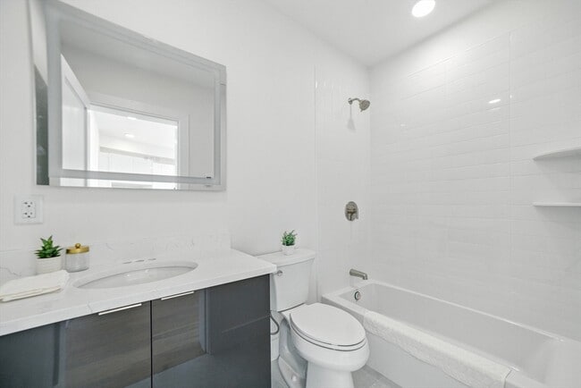 Building Photo - 38 Hichborn St