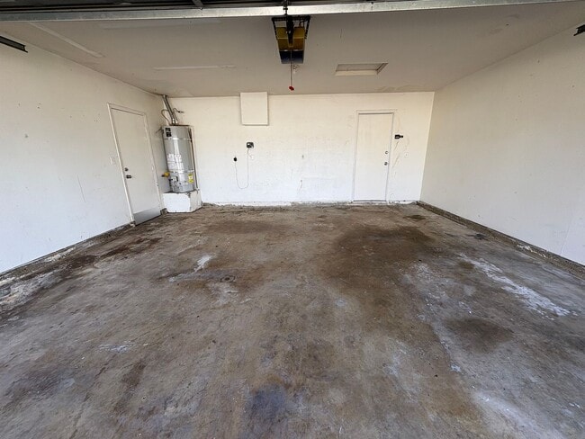 Building Photo - Cute SW Visalia home in a great school dis...