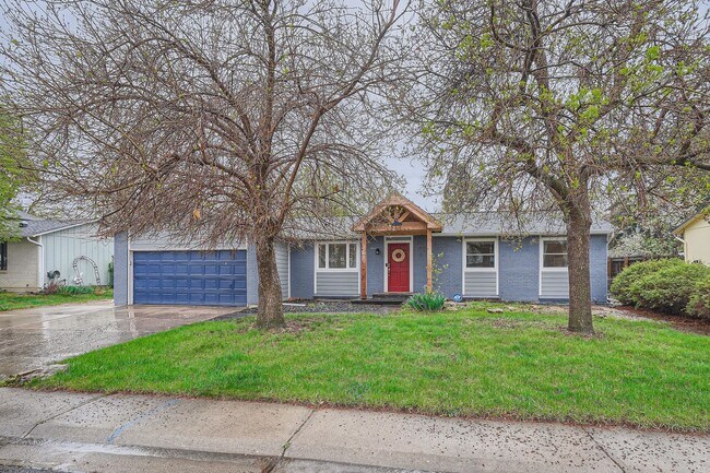 Foto del edificio - Beautiful 5 BDR Louisville Home/ Private Backyard