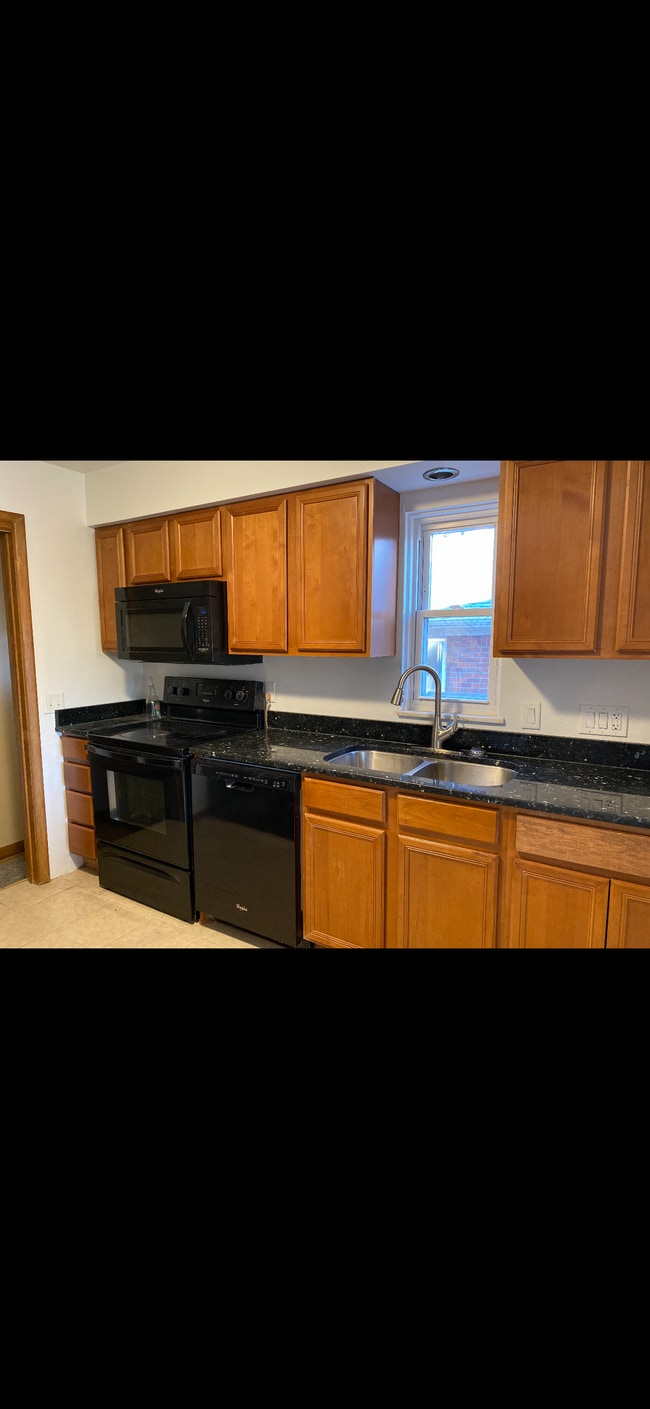 Foto del edificio - 3444 Saint Bernard Dr