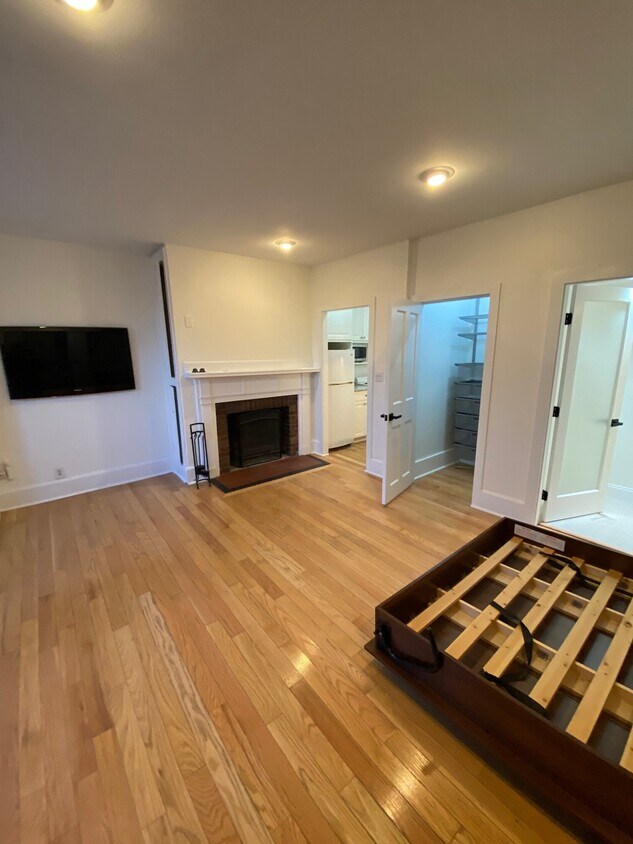 Primary Photo - 458 Beacon St