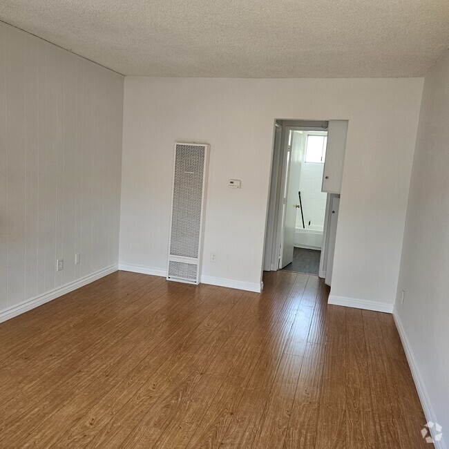Building Photo - 8809 Etiwanda Ave