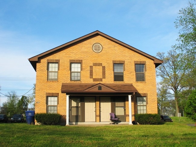 Building Photo - 7330 Hampton Ave