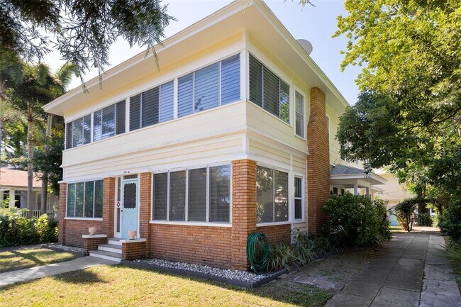Building Photo - 144 9th Ave NE