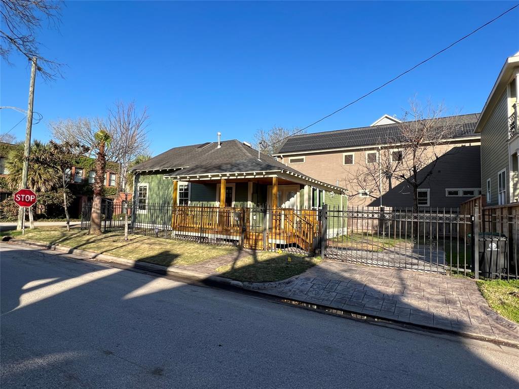 Foto principal - 2626 Columbia St