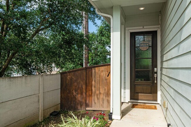 Foto del edificio - 5003 Lehman Oaks Dr