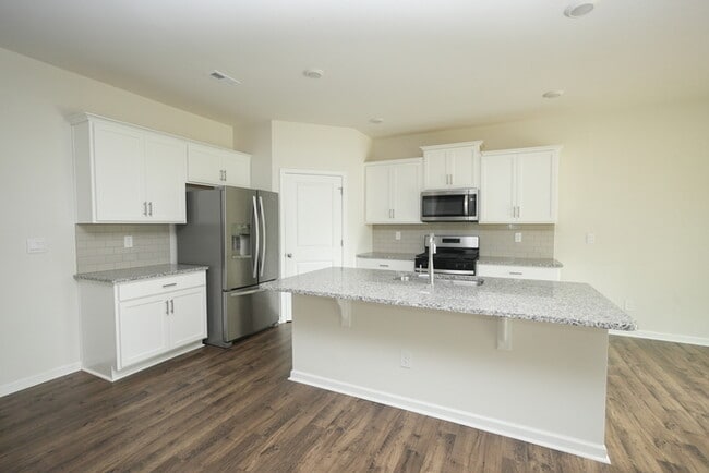Building Photo - Beautiful  5 Beds 2 Baths Home in Gastonia...