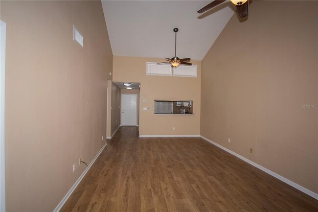 Building Photo - 319 Dryberry Way