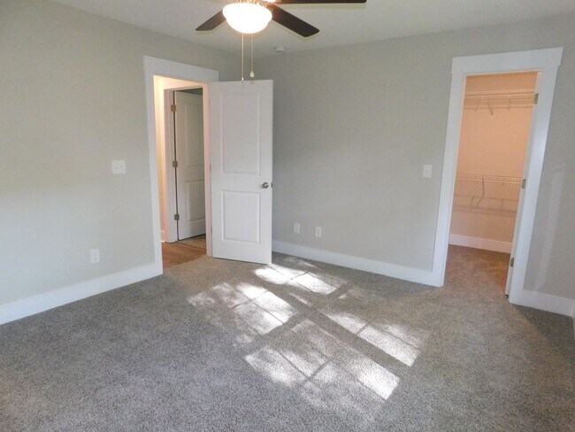 Building Photo - Brand new home