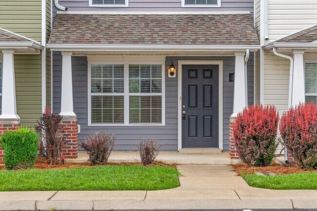Foto del edificio - Two Bedroom in Governor's Crossing!