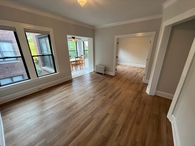 Foto del edificio - 617 W Cornelia Ave