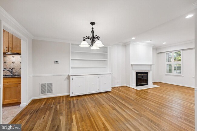Building Photo - 3569 Hamlet Pl