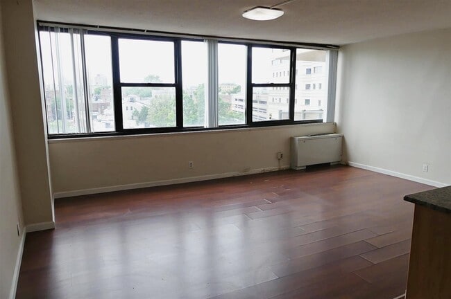 Building Photo - 280 Marin Blvd